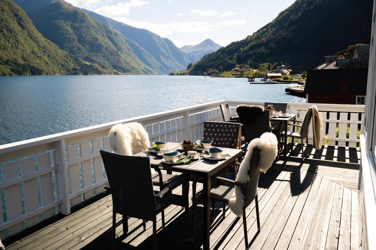 Fjaerland Fjordstove Hotell - Huseby Hotelldrift As Exterior foto