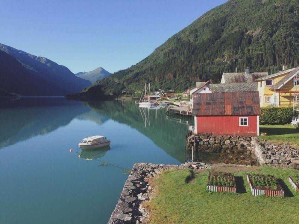 Fjaerland Fjordstove Hotell - Huseby Hotelldrift As Exterior foto